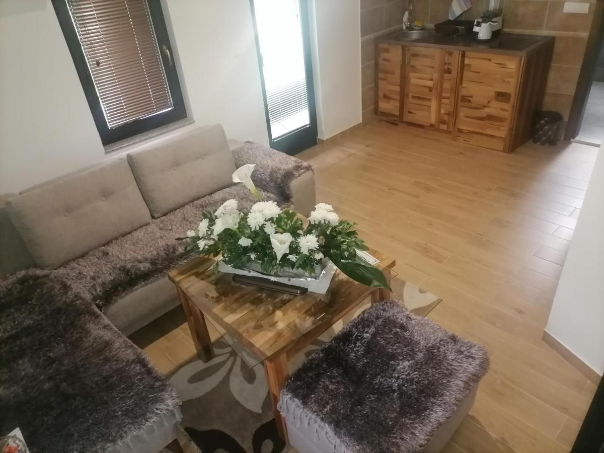 P-Zlatar, Apartman 3 Brdo Buitenkant foto